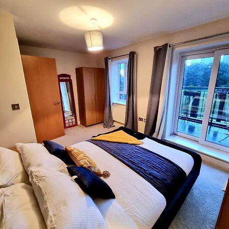 Luxury 2-Bedroom Service Apartment With Balcony Manchester Bagian luar foto