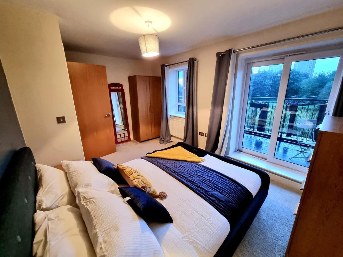 Luxury 2-Bedroom Service Apartment With Balcony Manchester Bagian luar foto