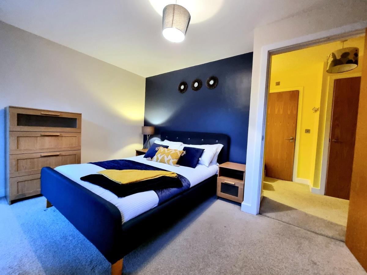 Luxury 2-Bedroom Service Apartment With Balcony Manchester Bagian luar foto