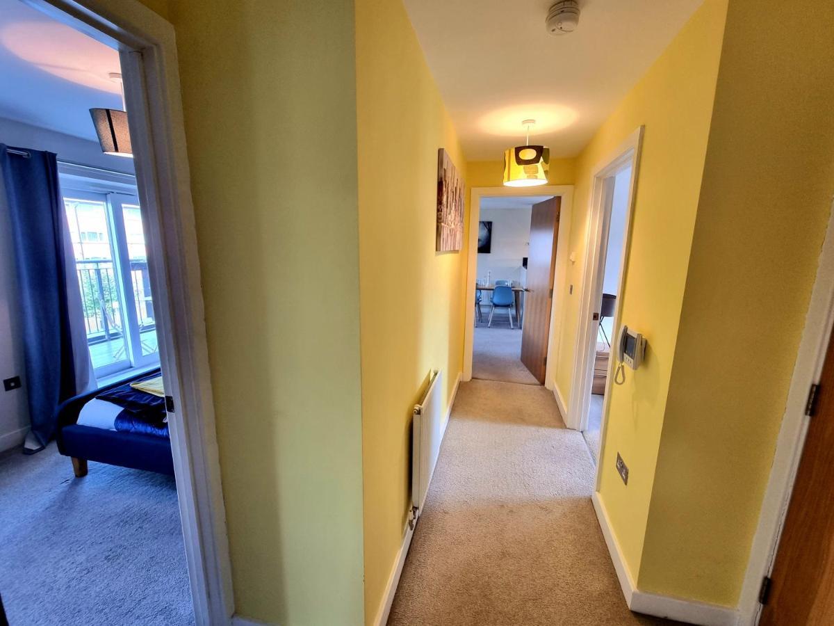 Luxury 2-Bedroom Service Apartment With Balcony Manchester Bagian luar foto