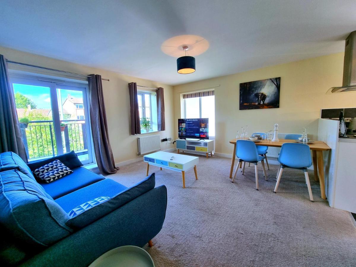 Luxury 2-Bedroom Service Apartment With Balcony Manchester Bagian luar foto