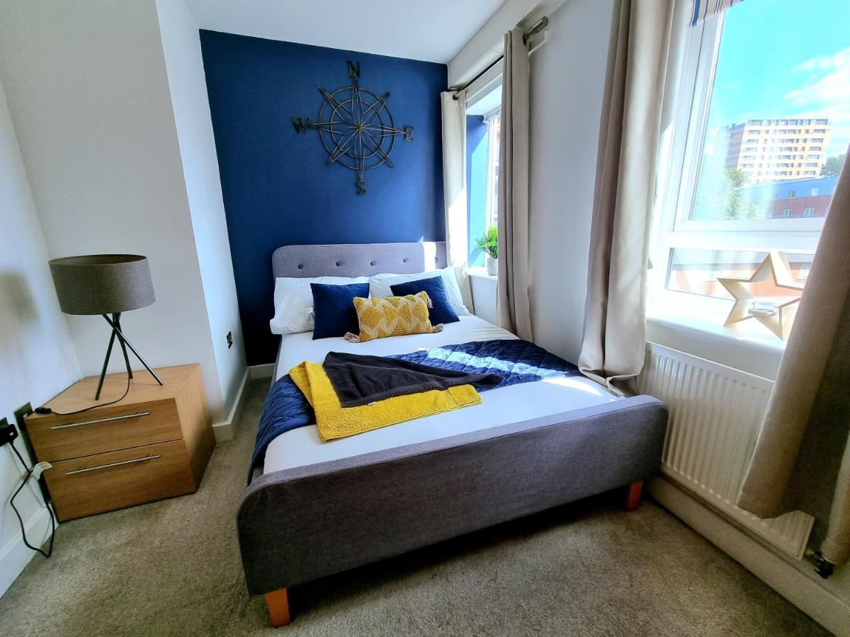 Luxury 2-Bedroom Service Apartment With Balcony Manchester Bagian luar foto