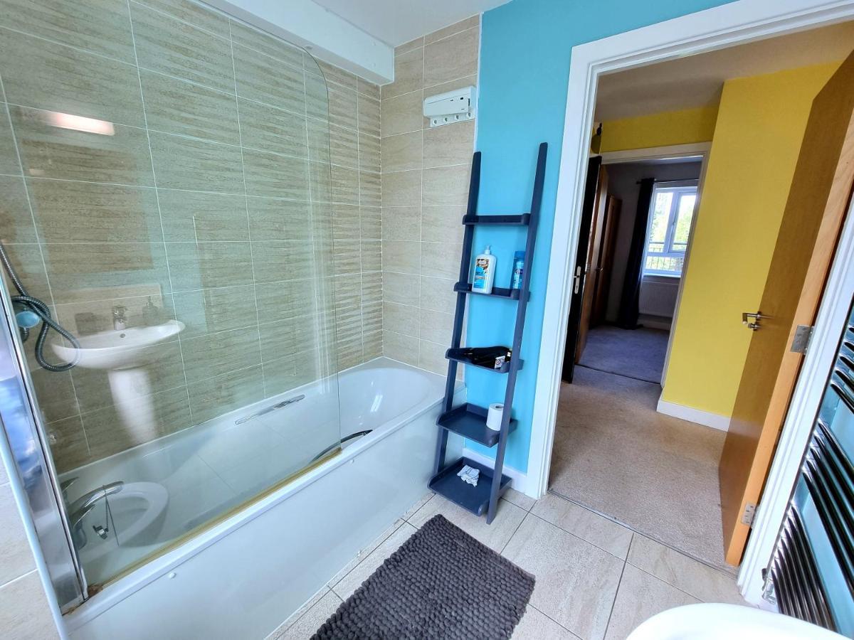 Luxury 2-Bedroom Service Apartment With Balcony Manchester Bagian luar foto
